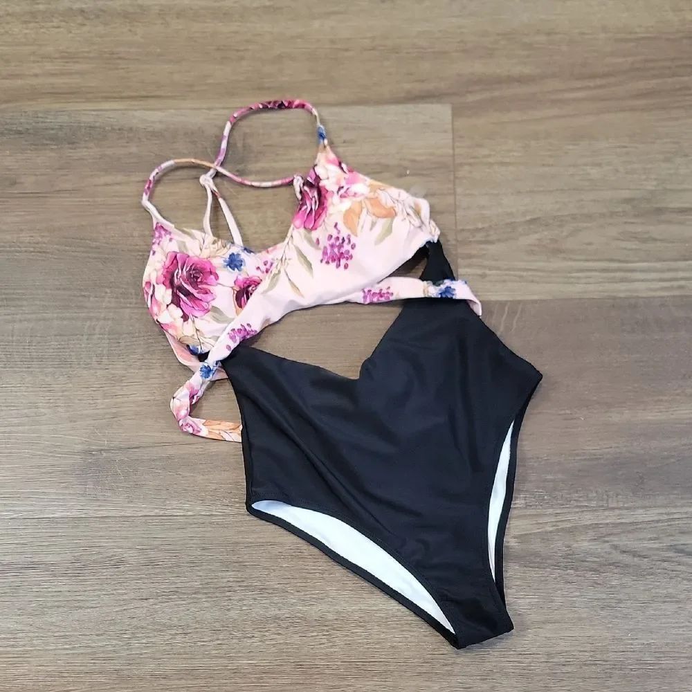 Cupshe Floral Pink & Black Cut-Out One Piece Swimsuit Womens Size S
